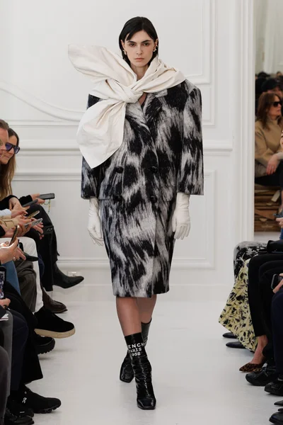 Look 24